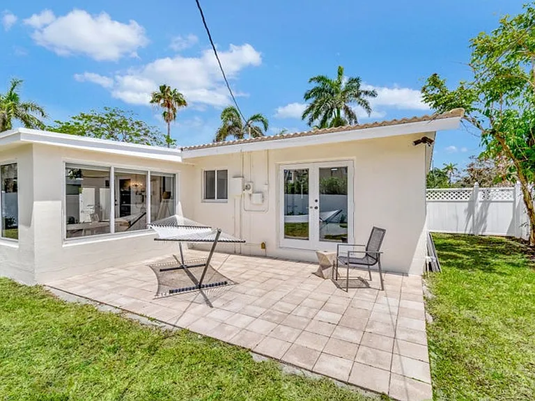 620 Las Palmas Park — Photo 18