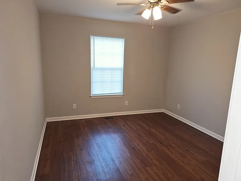 2043 Leota St — Photo 15