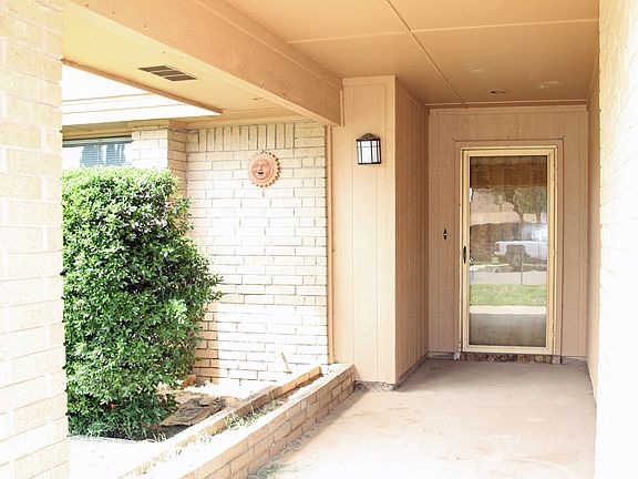 2nd image of 419 Idlewilde Dr