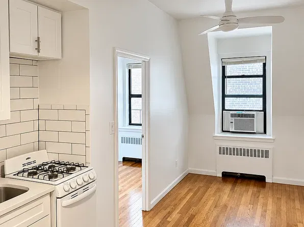 271 W 72nd St #3D, New York, NY 10023