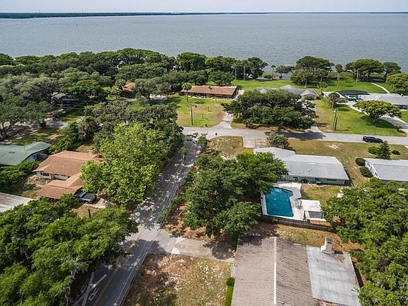 3rd image of 1901 Lake Eustis Dr