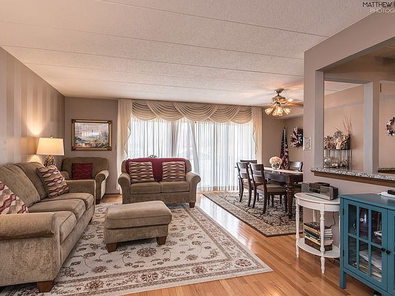 3rd image of 4125 W 93rd Pl APT 1E