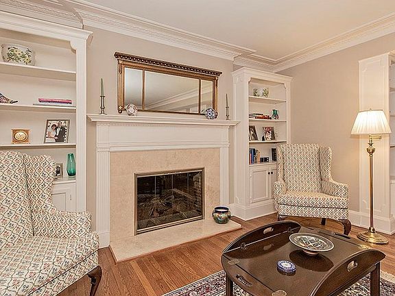 4th image of 2347 Woodmere Dr