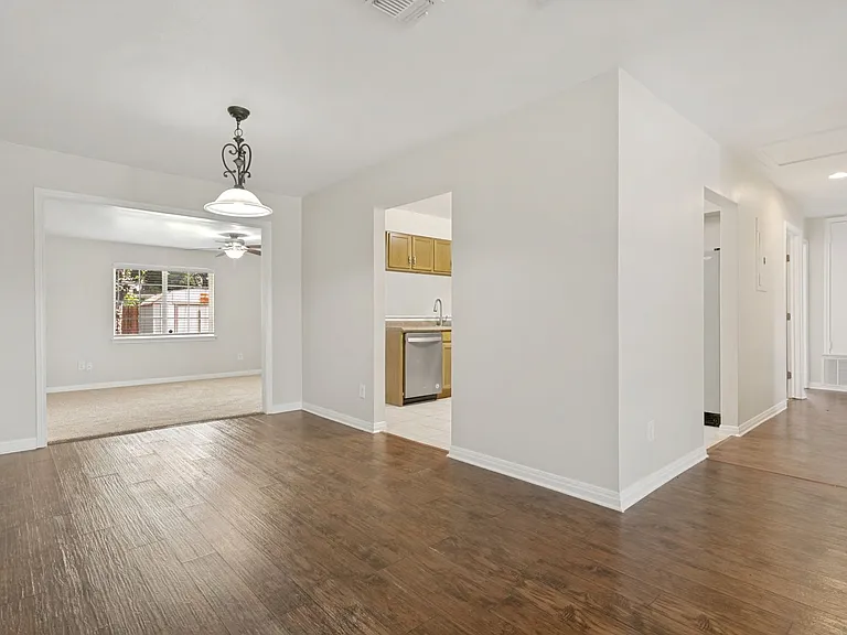 163 Antrim Dr — Photo 5