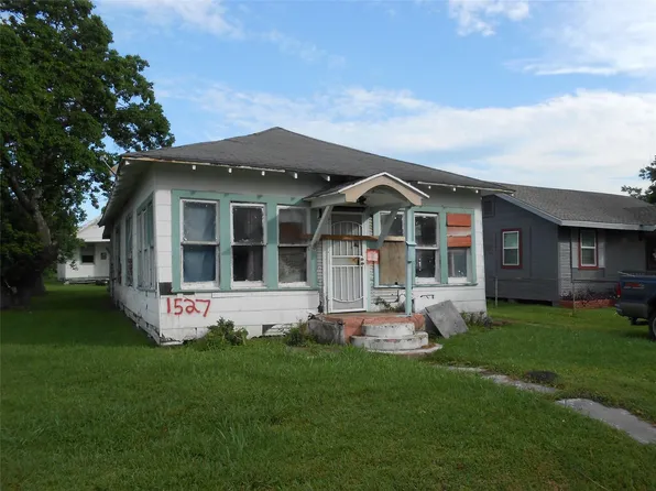 1527 14th St, Port Arthur, TX 77640