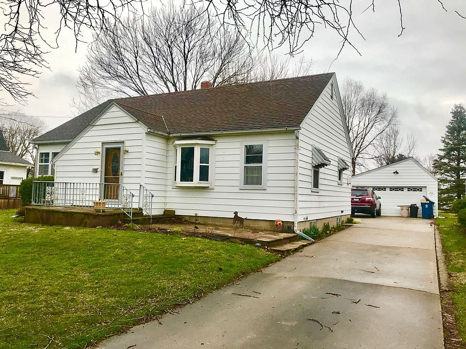 2nd image of 302 E Lincoln St