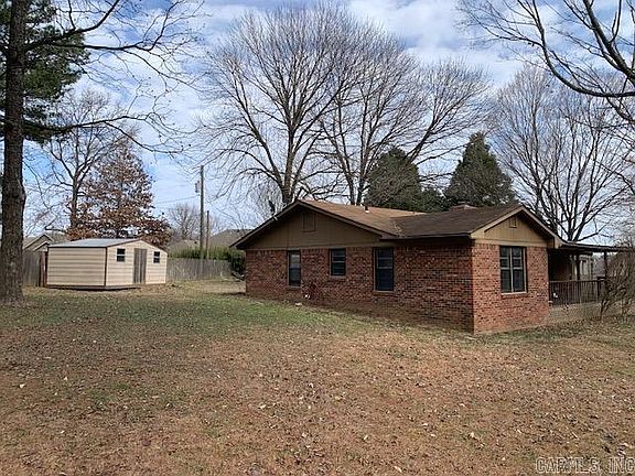 3rd image of 910 Oakland Dr