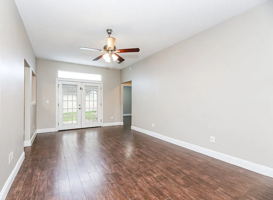 3 bed, 2.0 bath, 1181 sqft, $1,910 — Photo 4
