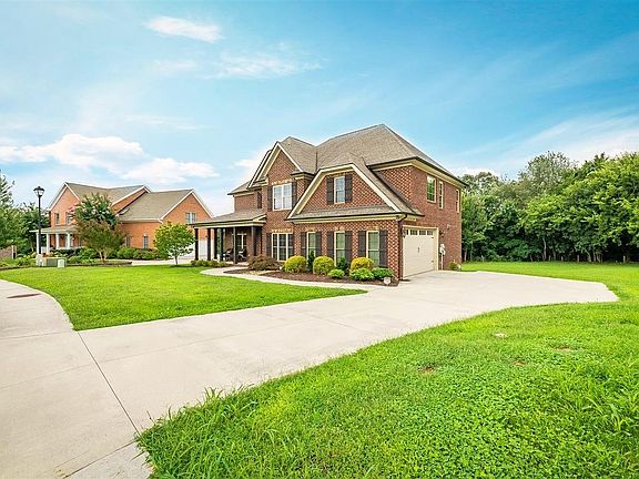 2nd image of 1015 Gray Eagle Ln