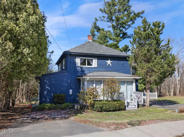 31 E Housatonic St, Dalton, MA 01226