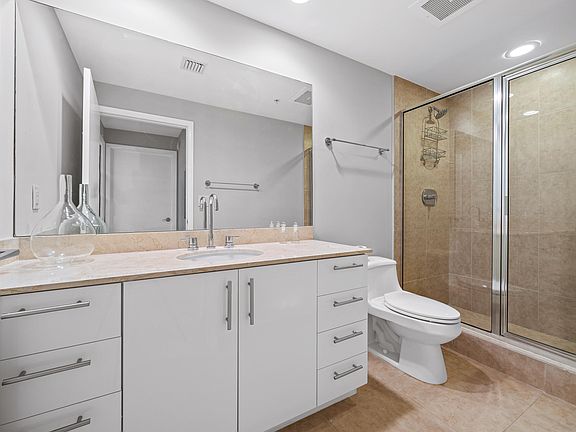 5th image of 550 Okeechobee Blvd APT 1423
