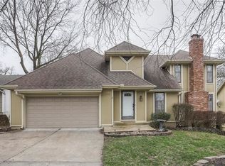 11512 Robinson St, Overland Park, KS 66210