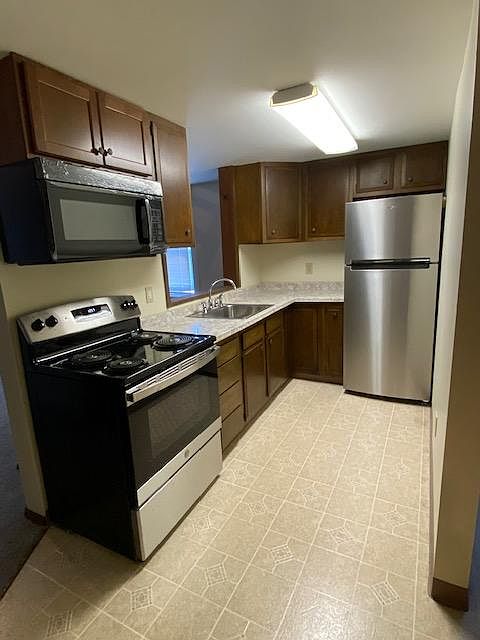 1st image of 229 Pawling Ave APT 2