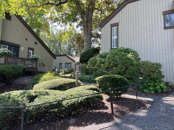 124 Heritage Vlg #E, Southbury, CT 06488