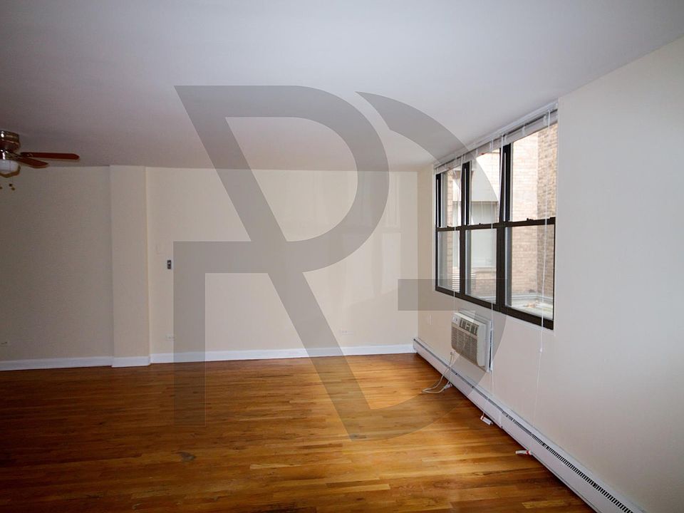 2nd image of 1446 N Dearborn St #U1a