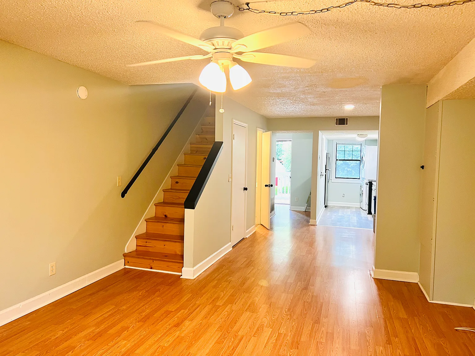 2 bed, 2.5 bath, 1244 sqft, $1,400 — Photo 4