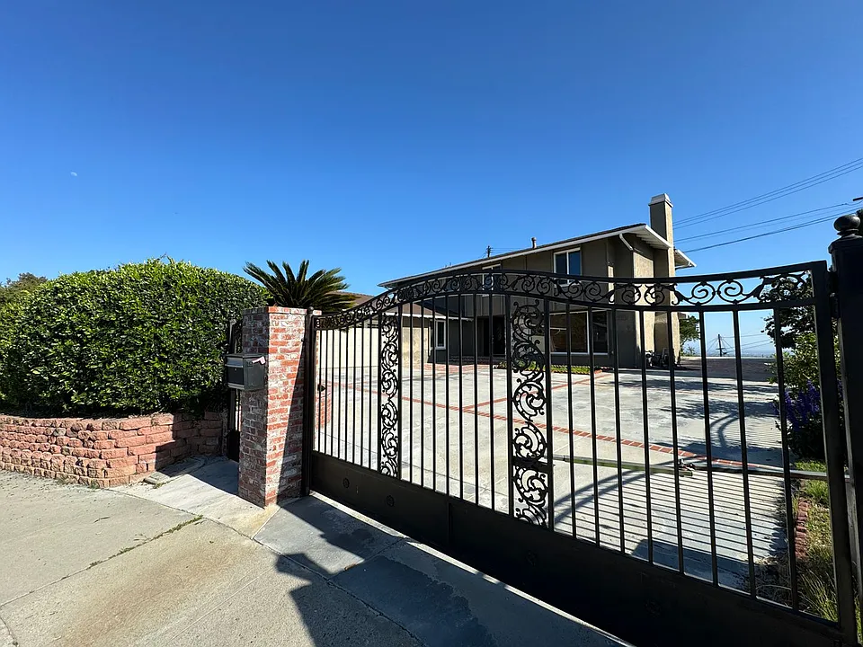 13678 Sycamore Dr