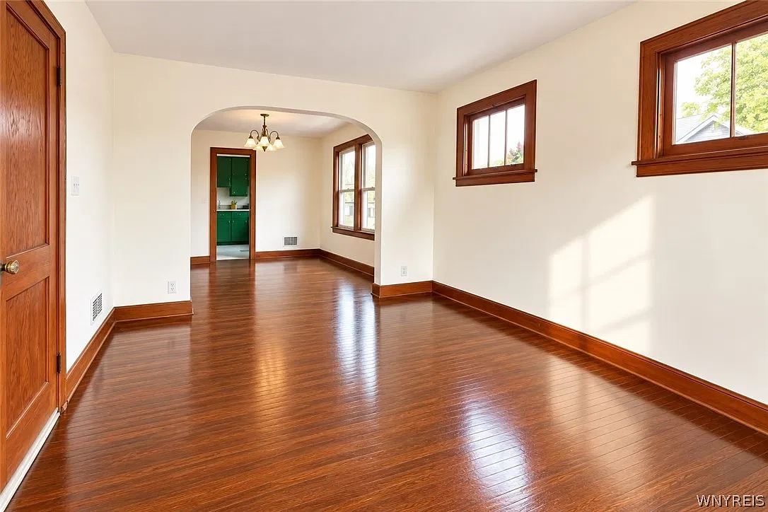 2 bed, 1.0 bath, 1600 sqft, $1,150 — Photo 2