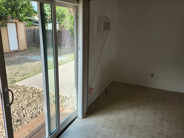 1007 Village Dr — Photo 7