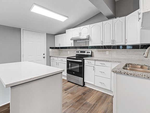 2nd image of 1112 Hanger St