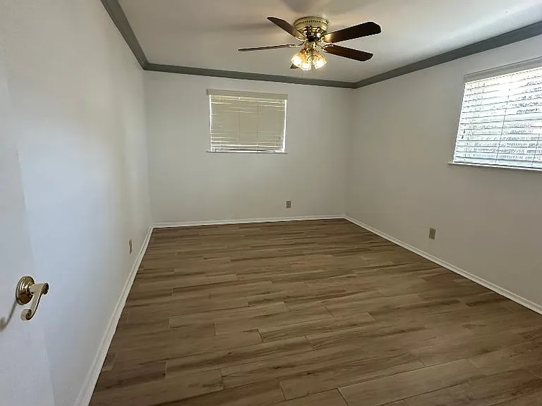 532 Oak Grove Ln — Photo 29