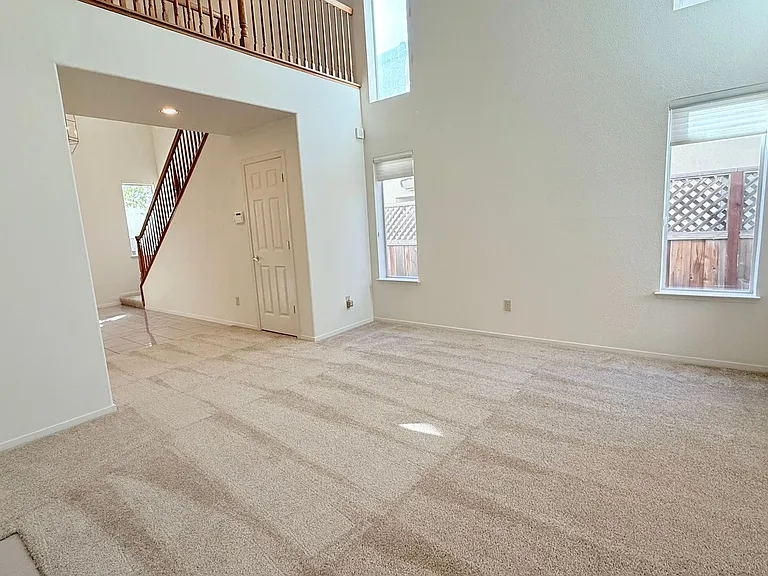 1126 Vista Pointe Cir — Photo 8