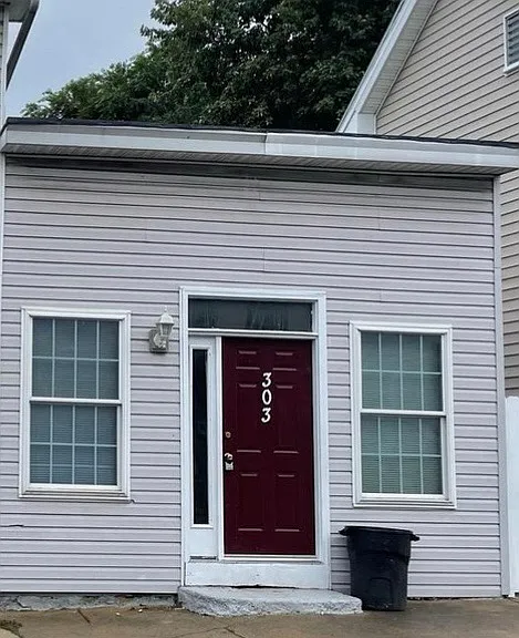 303 N Mulberry St — Photo 1