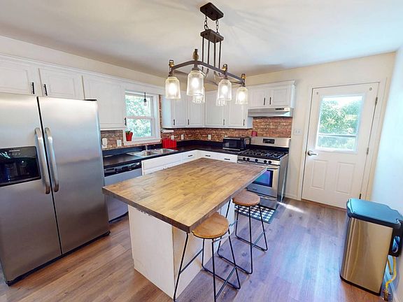 4th image of 59 Pleasant Ln