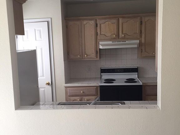 5th image of 1502 Westmont Dr APT 3