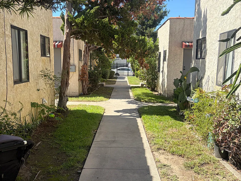 5745 1/2 Fair Ave #5745-1/2