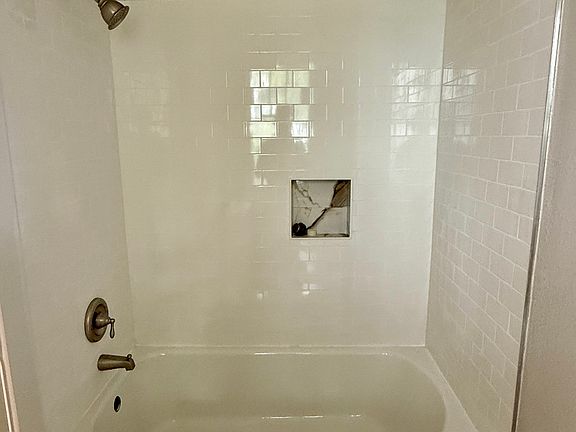 4th image of 160 SE McCray Ave #452