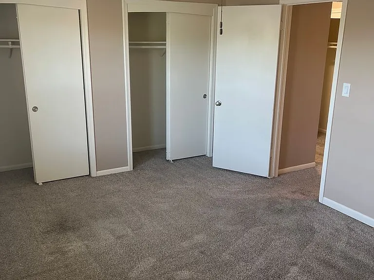 Bristol Square Apartments — Photo 88