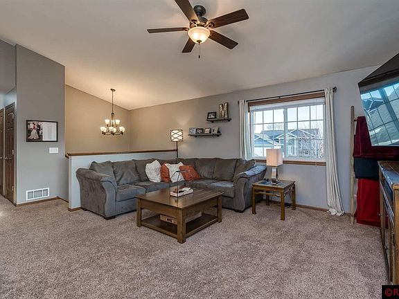 5th image of 136 Flagstone Ln