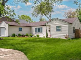 12 S Hawthorne Blvd, Mundelein, IL 60060