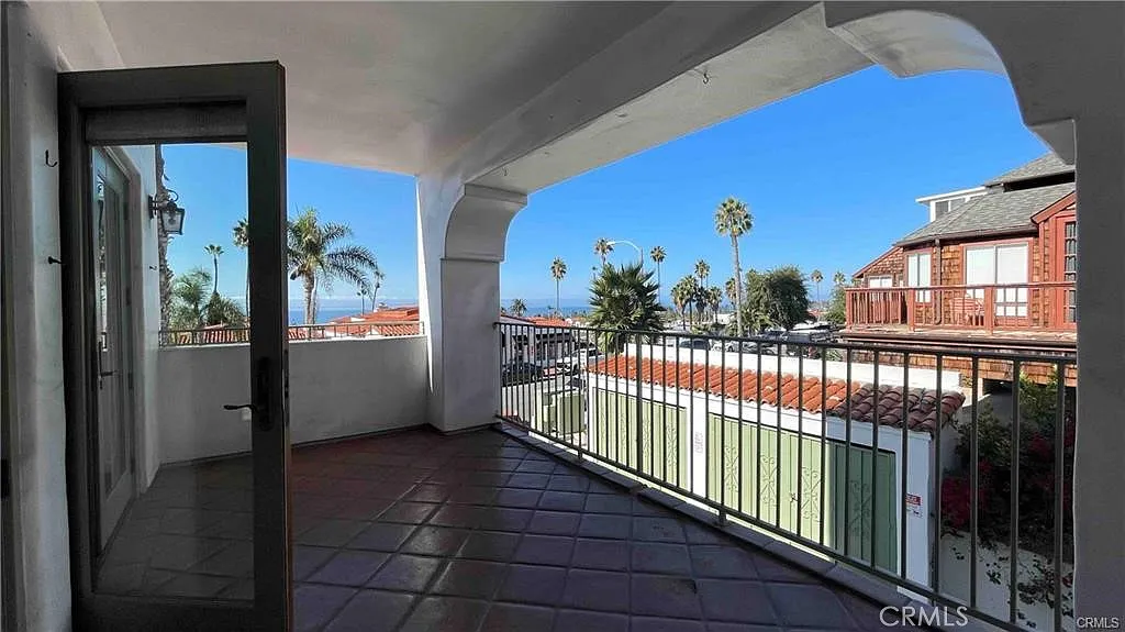 2 bed, 2.5 bath, 2130 sqft, $5,950 — Photo 3