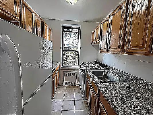 3rd image of 140-55 Burden Cres #2A