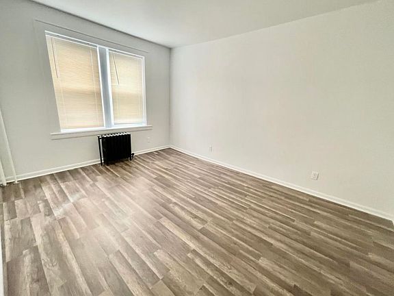 3rd image of 115 Belgrove Dr #5