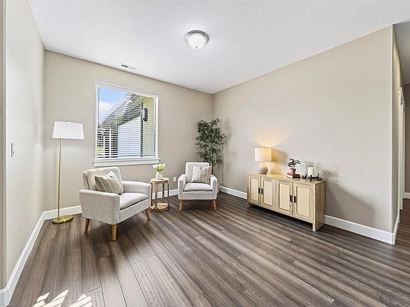 2nd image of 6018 Cotswold Ln