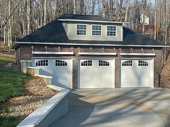 Detached 3 car garage