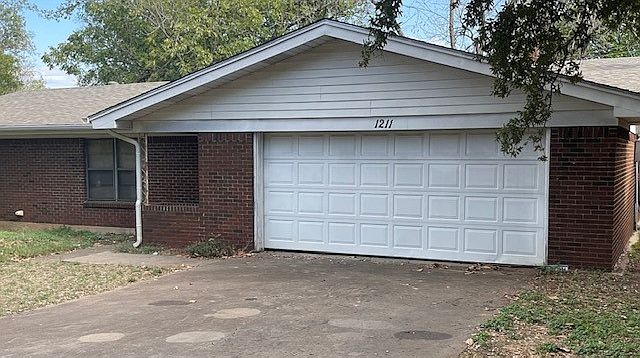 1st image of 1211 Tanglewood Dr