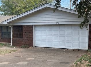 1211 Tanglewood Dr, Cleburne, TX 76033