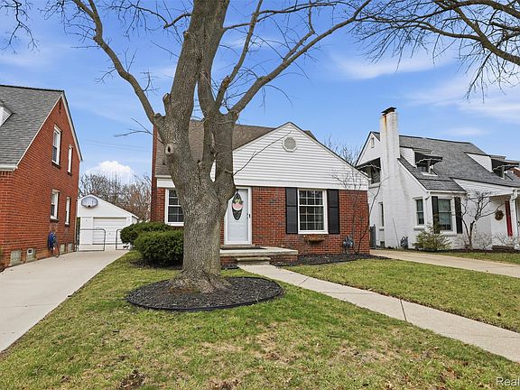 2nd image of 1906 Oxford Rd