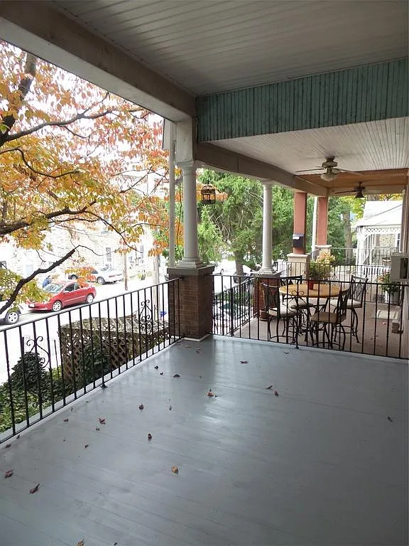 210 Green Ln — Photo 2