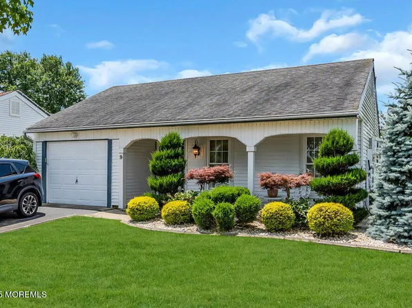 9 Oakham Row, Manchester, NJ 08759