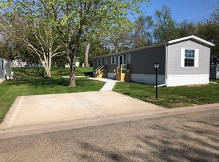 109 Cedar Heights Ct, Camanche, IA 52730