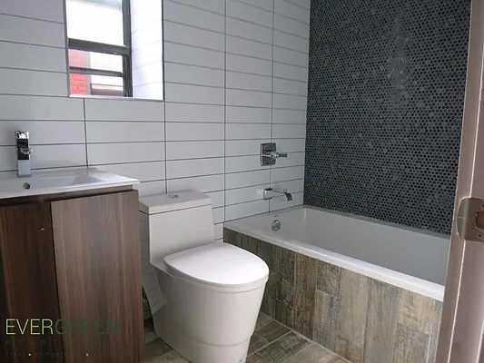 Rented by Evergreen Apartments BK | media 7