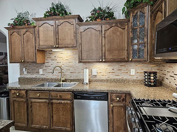 3rd image of 14323 Alma Point Dr