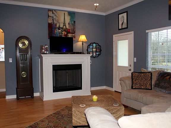 3rd image of 3416 Garrett Ln