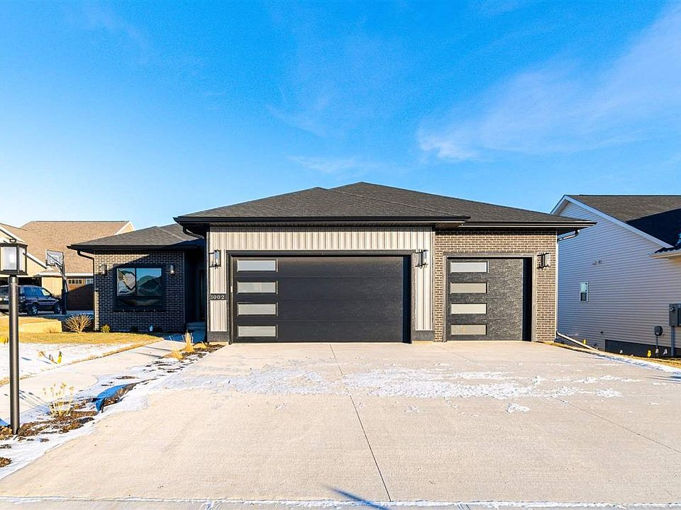 1st image of 1002 Thomas Cir