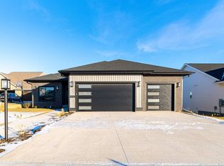 1002 Thomas Cir, North Liberty, IA 52317